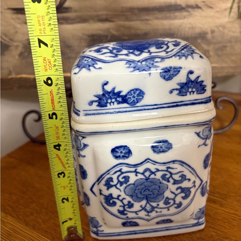 Blue & White Floral Ginger Jar/Tea Jar - Picture 5 of 7